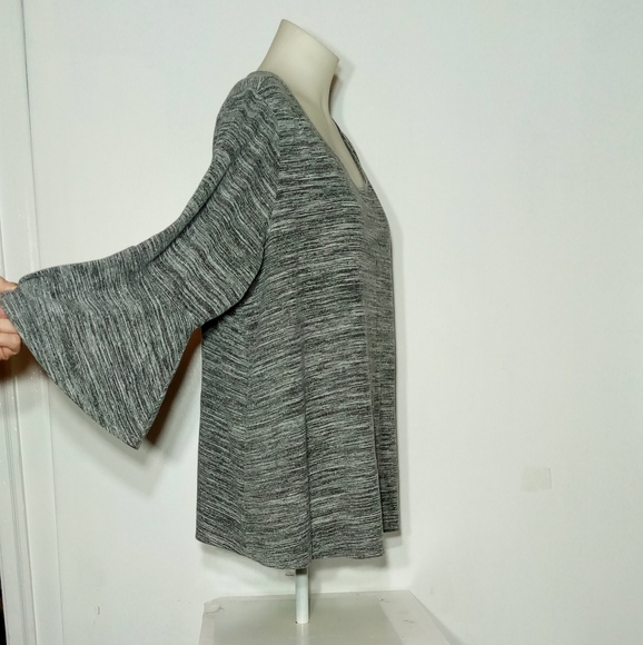 Cato Grey Bell Sleeve Top Sz 22/24W - Picture 7 of 8